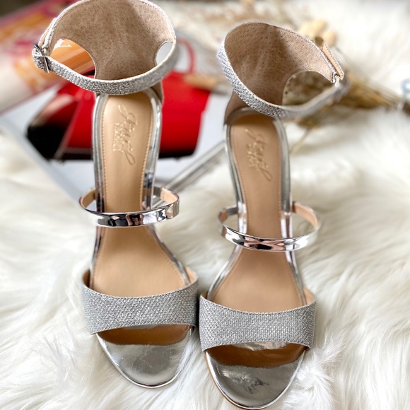 Jewel Badgley Mischka Rihanna Stiletto Sandal - Picture 8 of 11